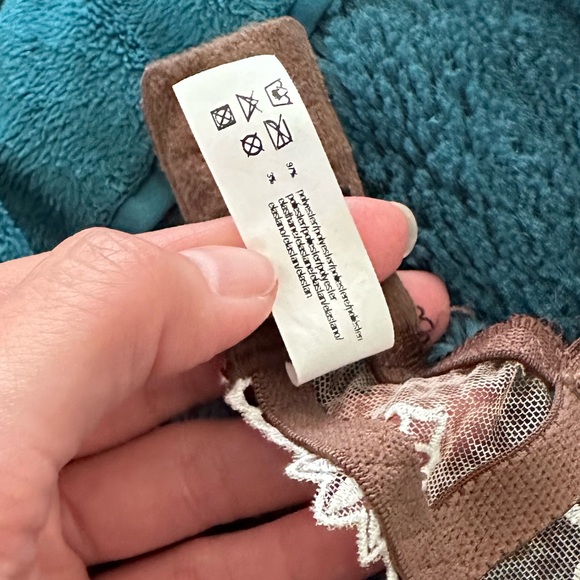 Chantelle animal print demi bra, 32D - Picture 13 of 16